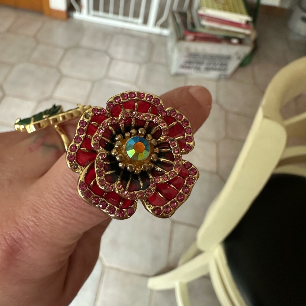 Betsey Johnson flower ring size 7